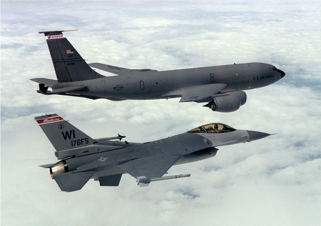 KC135R_and_an_F16_fighter_from_the_Wisconsin_Air_National_Guard